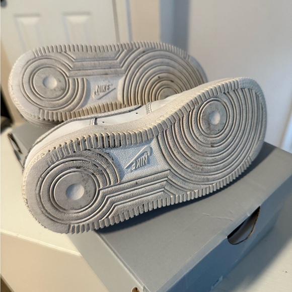 Nike white Air Force 1 LE kids size 13c - Picture 6 of 9